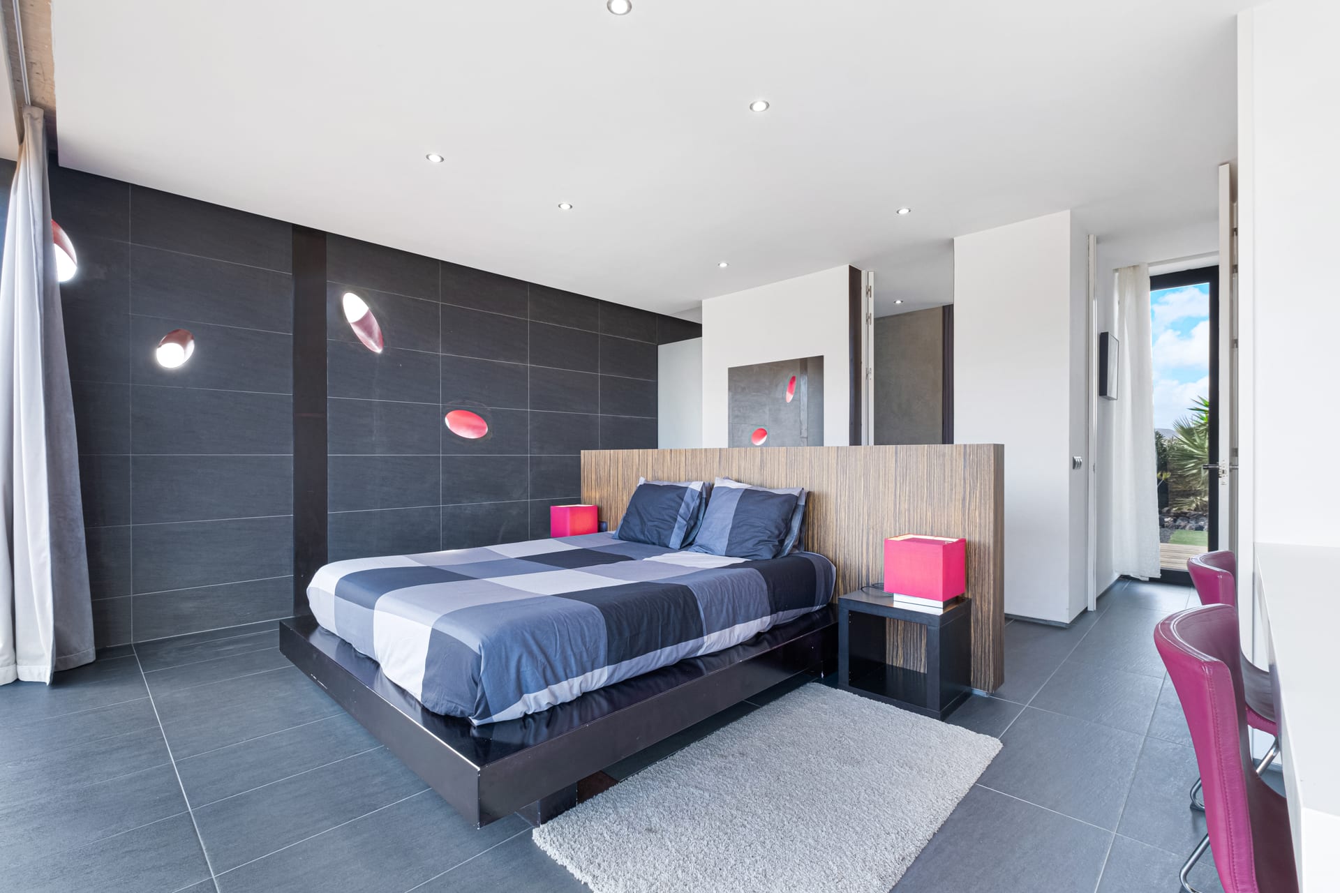 Villa exterior and surroundings